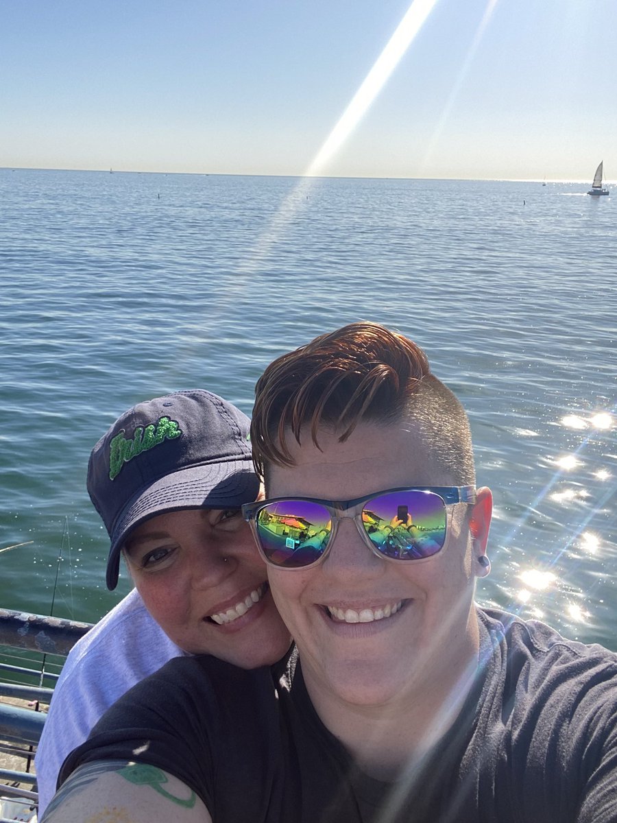 Asand101423's tweet photo. I am definitely a Midwest girl but idk….. one could get use to the sun and sand. Also, WE MADE IT TO THE END 😜 #HelloCali #LA #Route66 #RoadTrip https://t.co/eBQcFA3TLk