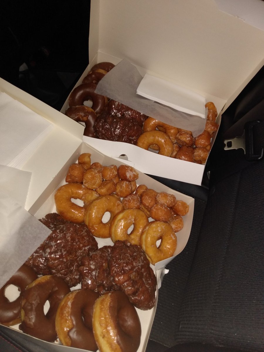 Bayo831's tweet photo. This is what it looks like to have the hookup from a certain 🍩🍩 shop on #FREDRD !!! @biggestpuma @MikeTaylorShow @ChuckimusPrime #THUNDERDOME PERK !!! https://t.co/QVch57Y3Ux