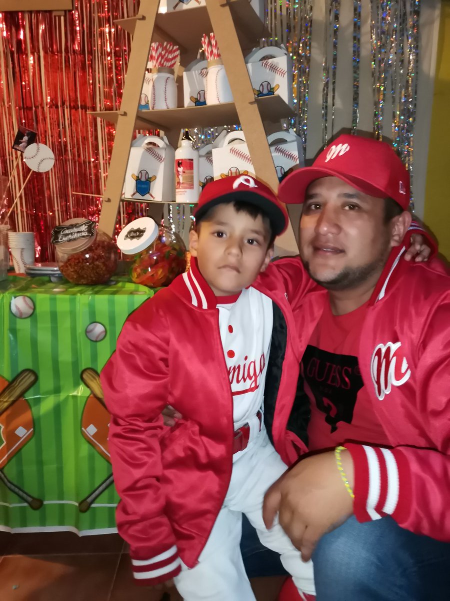 Podrían mandarle un saludo en su cumpleaños a mi sobrino @DiablosRojosMX, gracias!! ⚾⚾