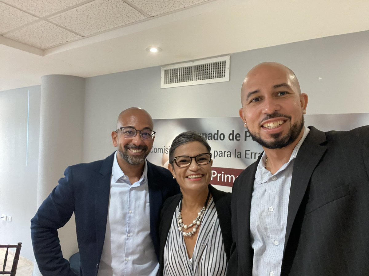 _mtlopez's tweet photo. Cuando disfrutas de aprender de los trabajos de colegas! Simposio para erradicar la pobreza organizado por la Senadora Elizabeth Rosa! https://t.co/II2lHJL1Lf