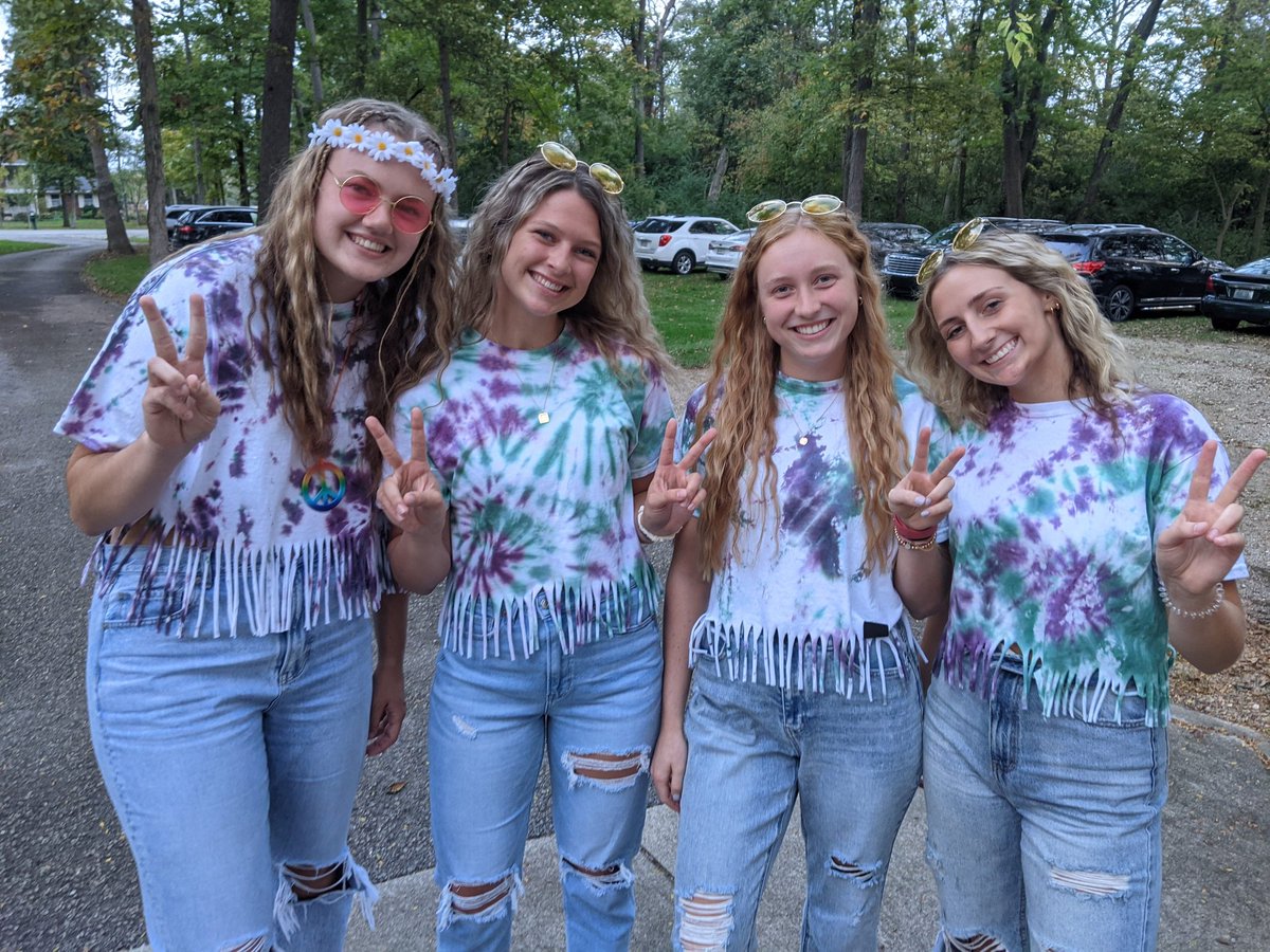 Super Fun Halloween party last night with <a href="/CedarvilleMBB/">Cedarville Men’s Basketball</a>. Each class repped their own style, some said "Seniors, Seniors, we're the best!!!"📣