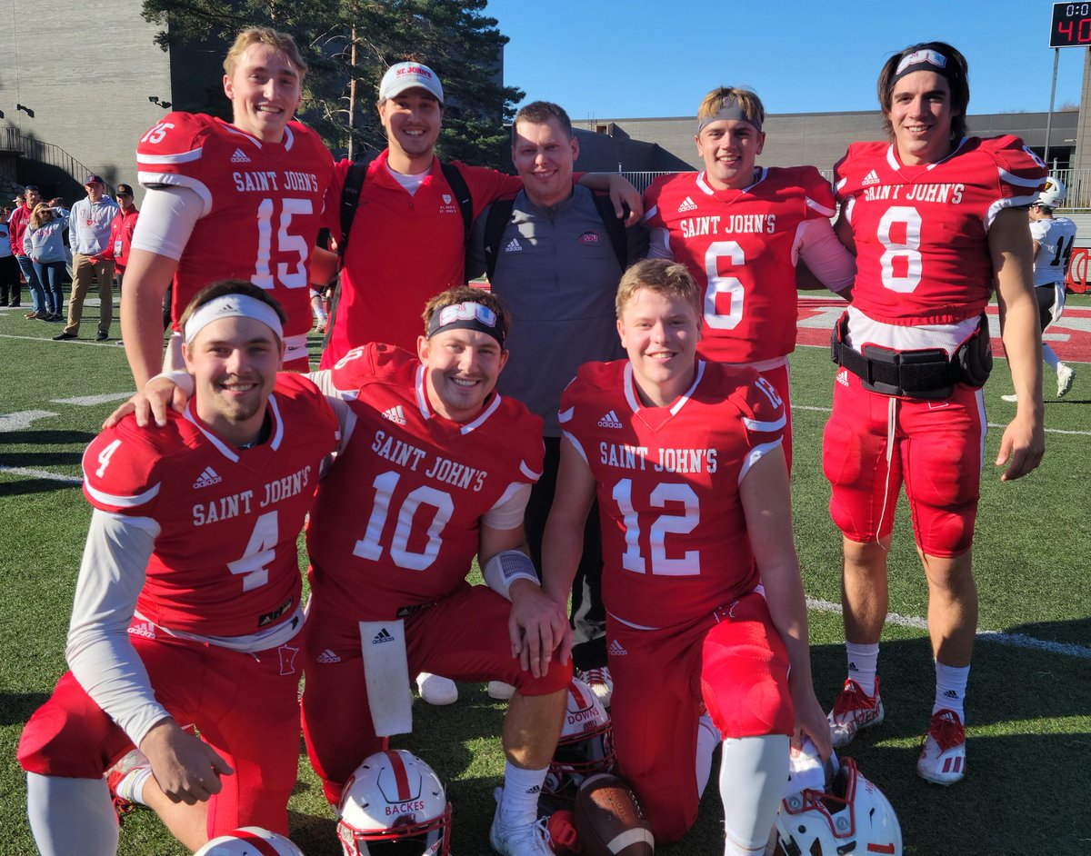 What a group  #qbees great job this week #SJUfootball