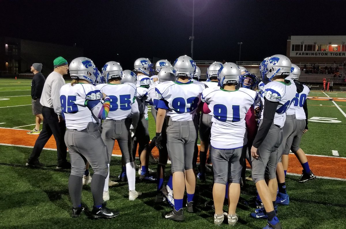 EAAFootball's tweet photo. Eagan 8th Green is getting ready to kickoff against Lakeville South 8-1 for the 2021 Championship game!

#rollcats 
#eaganfootball 
@Eagan_Football https://t.co/kNN1u47Fvz