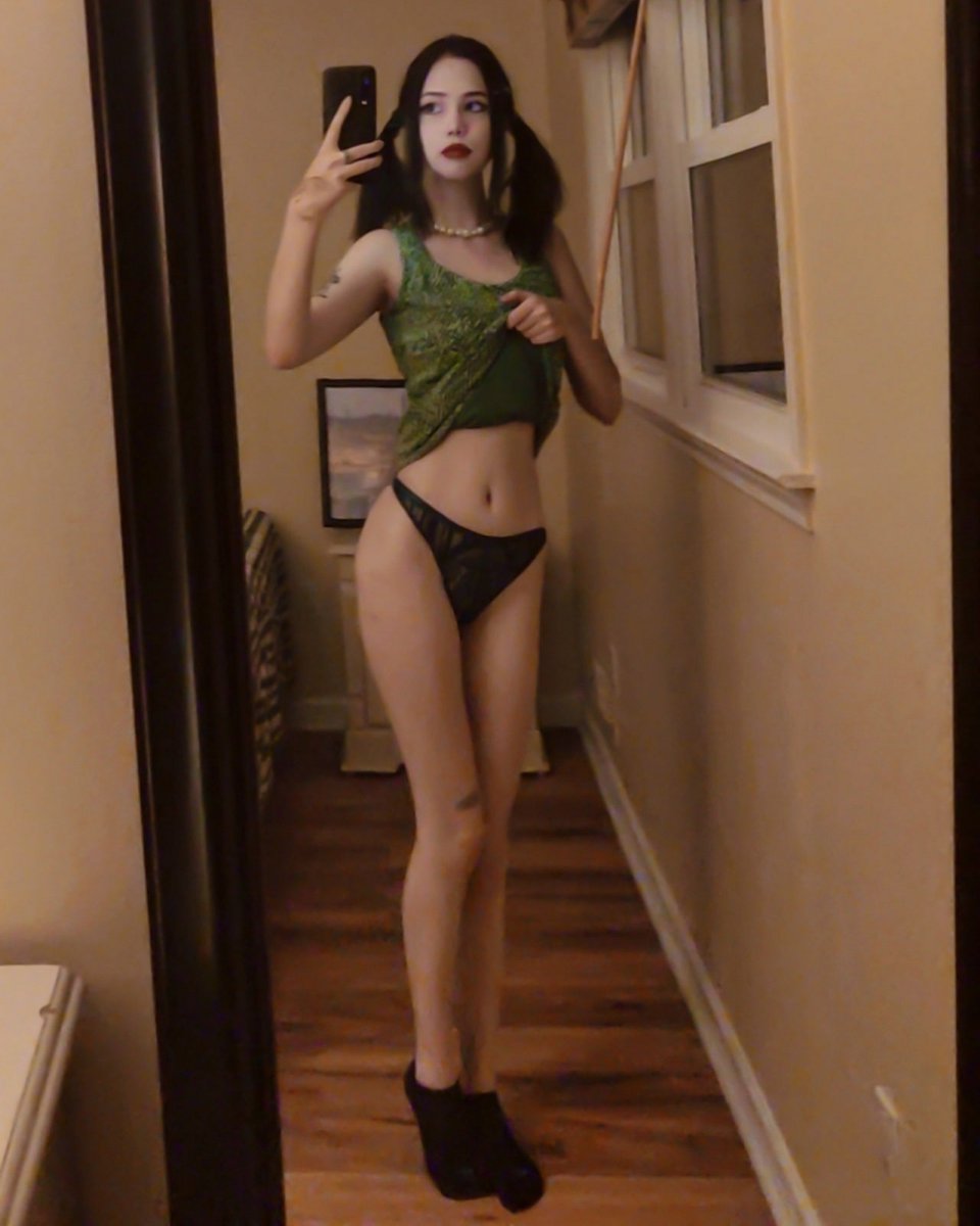 Do you like my ponytails?🤭
onlyfans.com/winegret