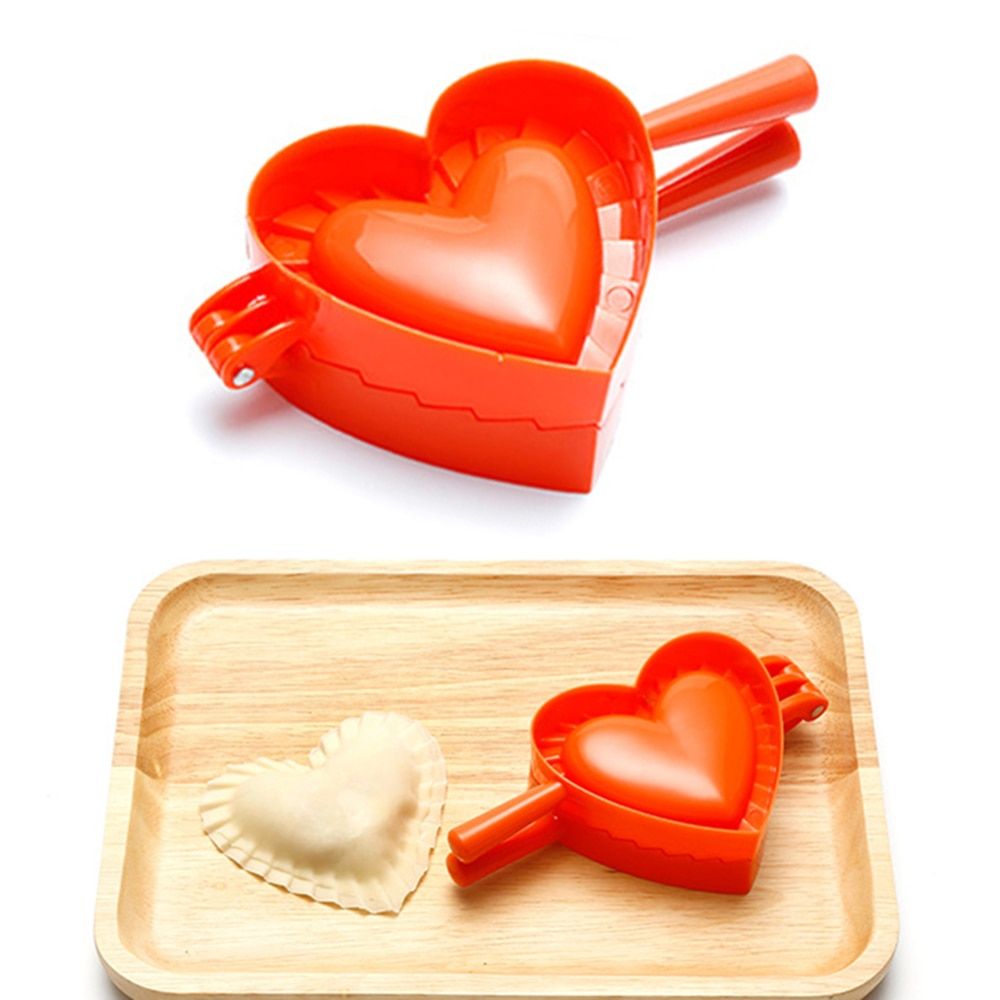 ForeFood1's tweet photo. 👩‍🍳Heart Shape Kitchen Dumpling👩‍🍳

☑️ Great helper for you when you are making dumplings, fruit pies
☑️ You just need to flip up the maker to seal &amp; crimp your dumplings 

#forefood #foodmagazine #foodblogger #kitchenwares #onlineshopping 
https://t.co/NEMTiOXSoi https://t.co/0mYDN92Mxl