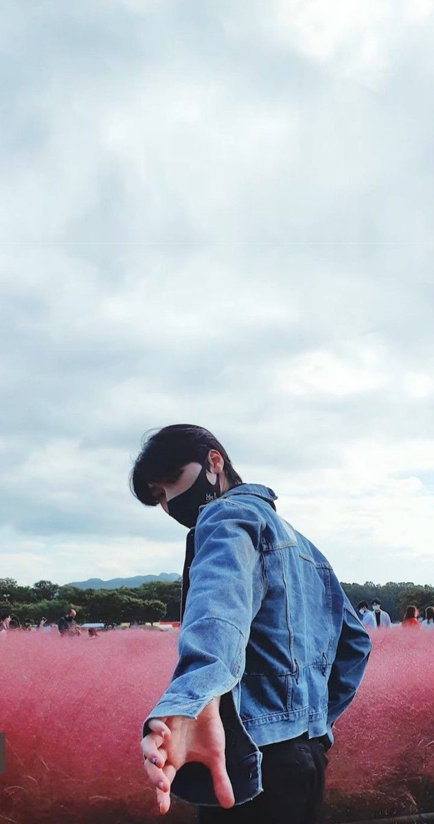 ⋆     ✧　‘vía instagramʼ✵        

                —Presume las fotos que su novio <a href="/WxxyngB/">Wooyoung.</a> le tomó en su día libre en el festival. Ahora estaban regresando a casa luego de pasar días increíbles en el desierto, felices por haber hecho su mejor esfuerzo en el #Rolbandchella21—