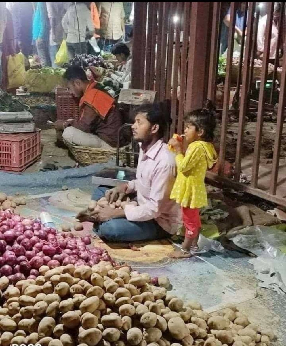 AnamikaDPS's tweet photo. पिता रोटी है,कपड़ा है,मकान है | 
एक छोटे से परिंदे का बड़ा आसमान है ।
जय श्री राम - शुभ प्रभात 🙏🚩 https://t.co/E2JeY6nOA9