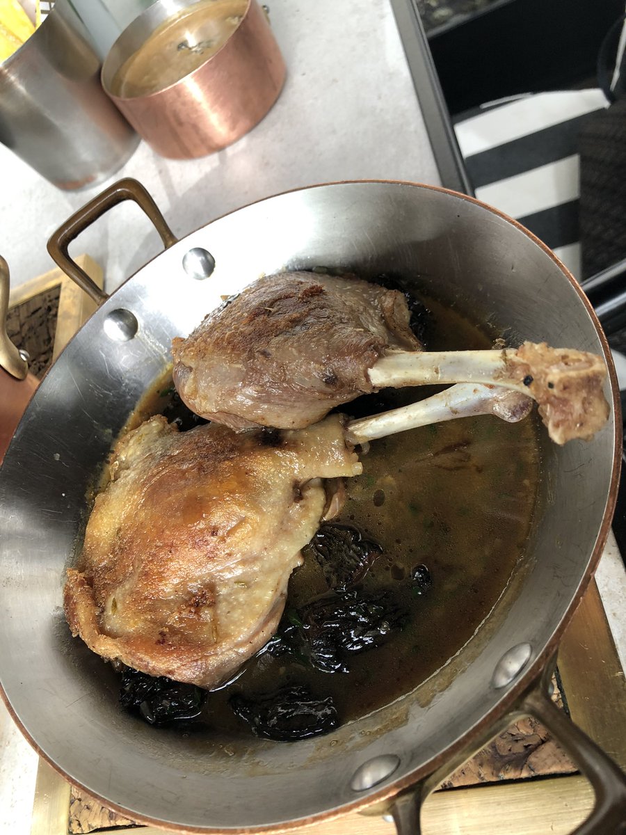 inyffeler's tweet photo. #patocommorriles #cannard #confitducannard #comida #cuisinne #food #duck #leg #duckleg #morrilles https://t.co/9U9q165NIE