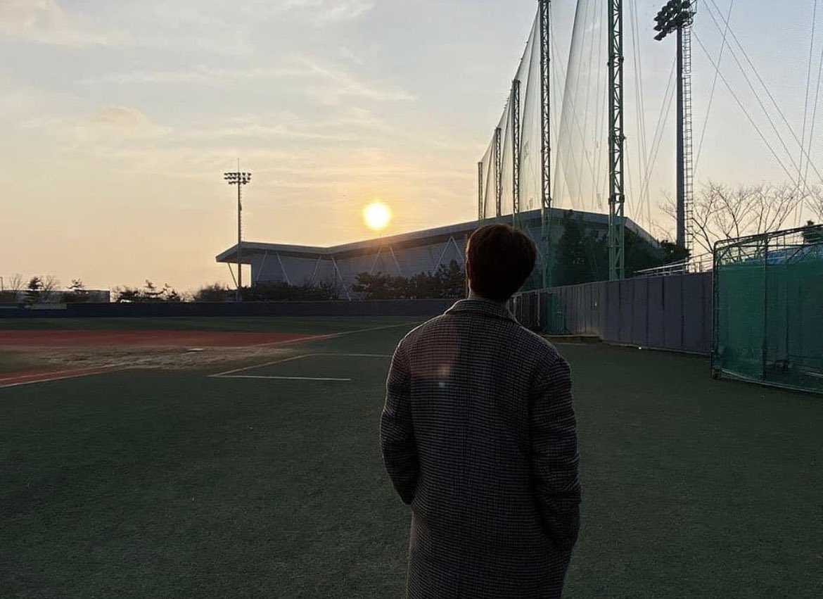 병규 산책하는 거 좋아하는데 ,, 요즘 날씨 추우니까 꼭 챙겨입고 다녀 !