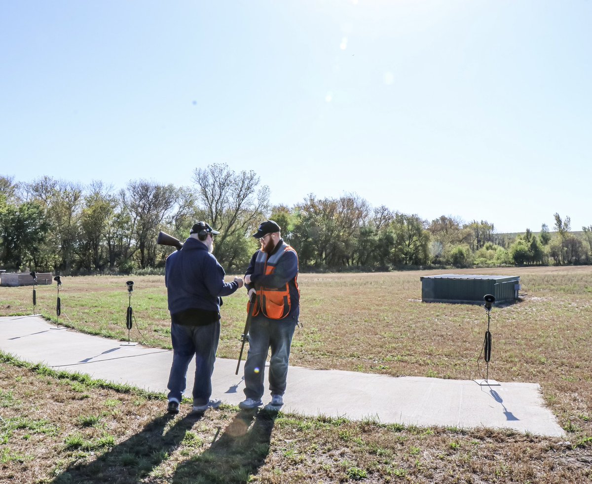 UIUShotgun's tweet photo. The day is heating up with fathers challenging their sons in the five shots five dollar challenge 

@matthewwm02 @Smore72 @Tall_P #upperiowa #uiushotgun #collegeshotgunteam #collegeshootingteam #CollegeShootingSportsRecruiting https://t.co/vWVh8wSy49