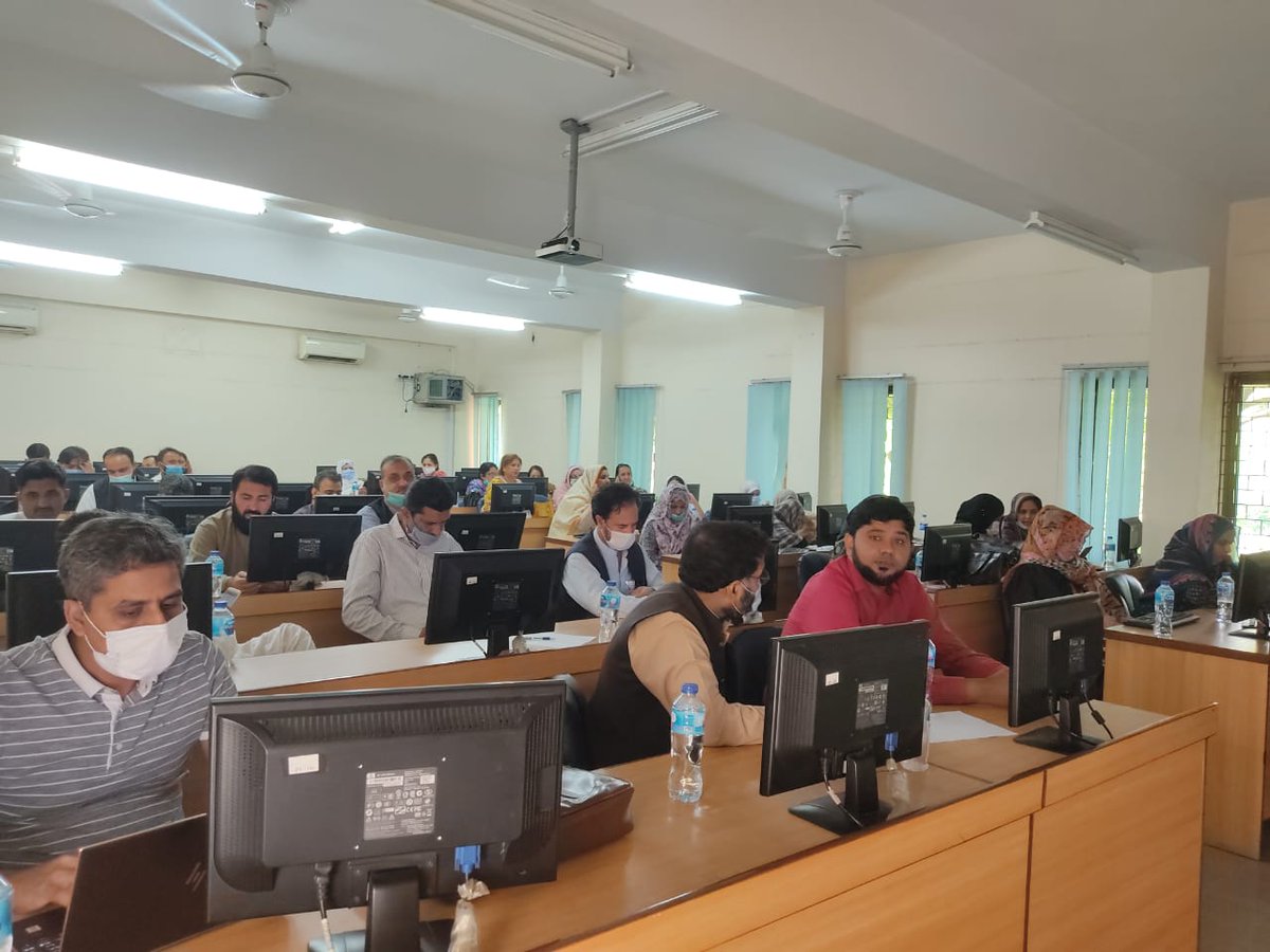 MHPSS_PK's tweet photo. In collaboration with @FDEGOPOfficial, we have started training 500 teachers &amp; students in #HamdardForce to provide basic psychological support. 
After upgrading a computer laboratory at a model college, batches of master trainers are being facilitated to complete online courses. https://t.co/nDjhPkV8JD