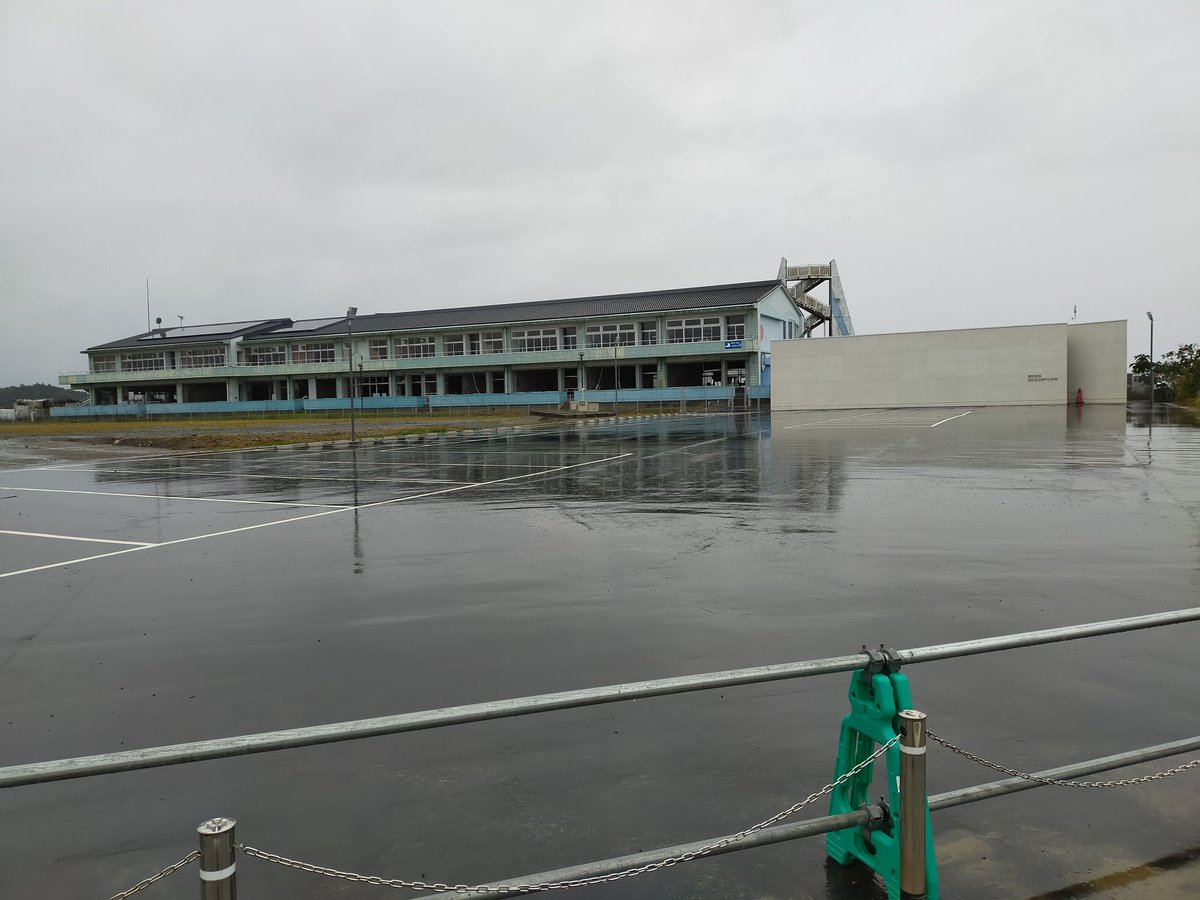 hamatsutomoaki's tweet photo. 浪江町では、震災遺構の請戸小学校を訪れました。東日本大震災の記憶を形として残す事の意味や意義を改めて考えさせられました。
#なすびが歩くうつくしま浜街道トレイル https://t.co/nm9mGSEe8E