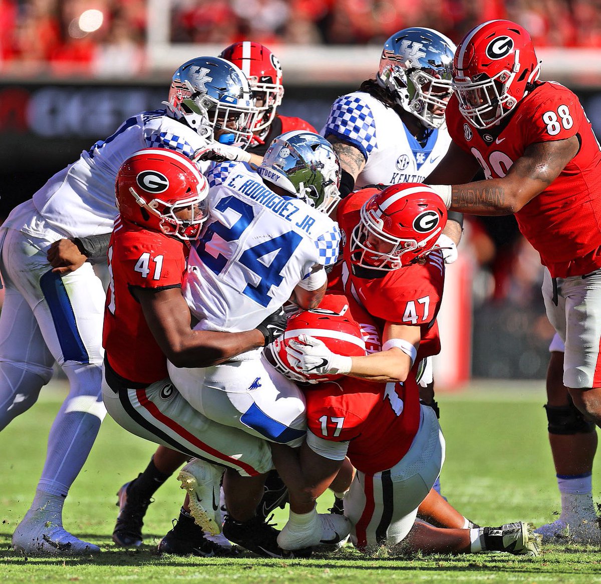 LoganMBooker's tweet photo. Georgia’s defense holding the SEC’s leading rusher to 7 yards on 7 carries needs to be talked about more than it probably will be. https://t.co/x98yqVQYNu