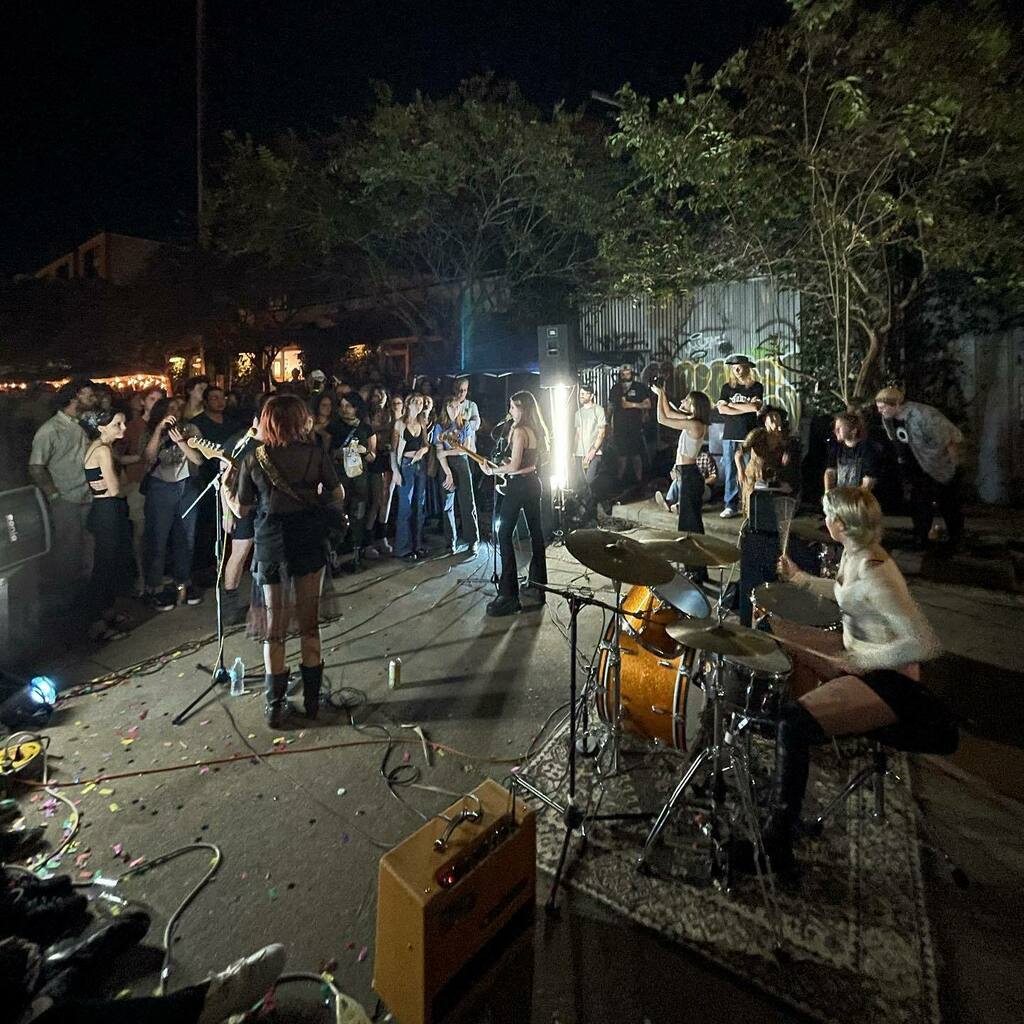 nbrhdcomics's tweet photo. Congrats to our pals at #Graveface on a great party and 10 amazing years. They continue to be an inspiration to everyone that wants to bring a little something different to #Savannah. We’re lucky to have them. 😘 https://t.co/aPB7BAOASs https://t.co/9g4EesugXC