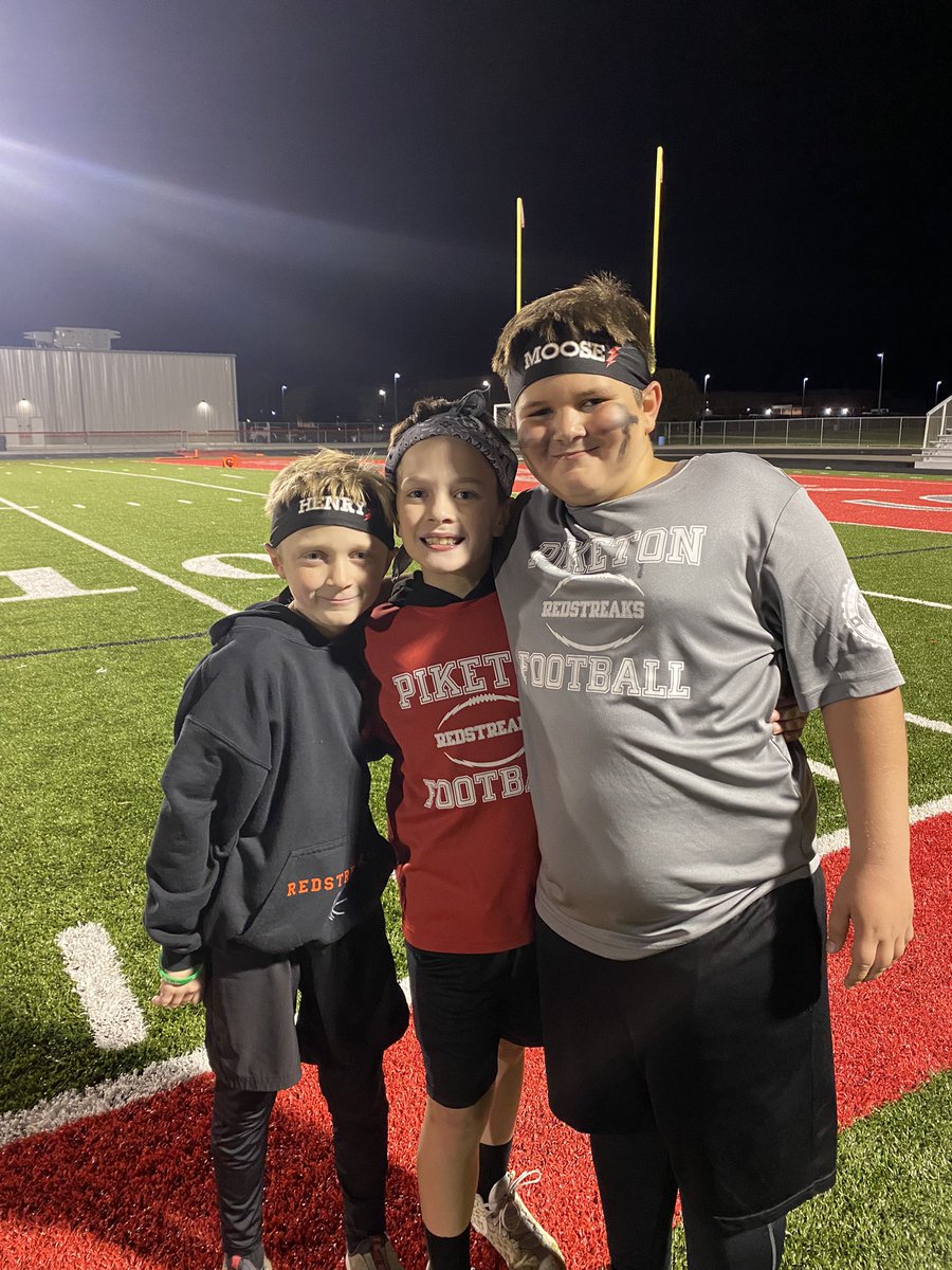 VulgamoreRyan's tweet photo. Jayden with some of his buddies before and after the last home flag football game! ⚡️🏈
Somethings are bigger than wins & losses, we sure miss you down here brother Jeremy Henry love you brother! 💔
#HenryStrong ❤️🤍🖤 https://t.co/joz5iB1lm9