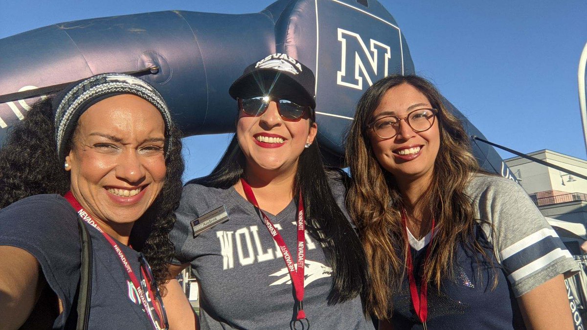 RSJNevada's tweet photo. Let’s go, @NevadaFootball 🤘🐺! Tonight, our students and faculty volunteered at @Pres_Sandoval’s tailgate for the @unevadareno Homecoming football game. Way to represent @noticiero_movil and the Reynolds School! https://t.co/M6tZlmd05r