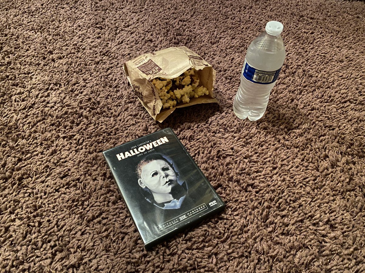 SaraMarie_23's tweet photo. Now that I finished watching Halloween 2018 with my family, now on to this classic!
#halloween #halloween1978 #halloween2018 #halloweenkills #strodestrong #teamstrode https://t.co/18FSzXszCw