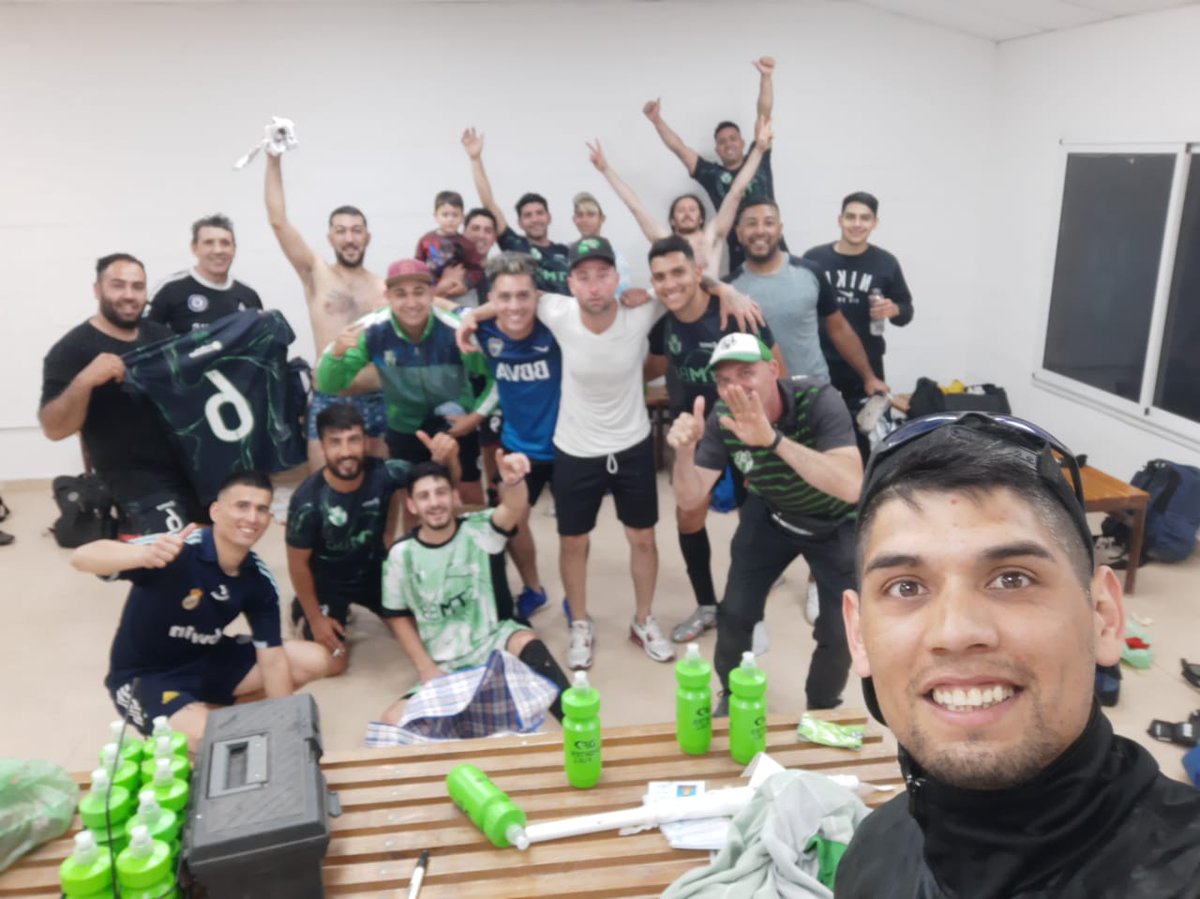 sebastian_stmbb's tweet photo. PARTIDAZO, después de estar 1 a 4 abajo! terminamos ganando 6 a 5. Este equipo está más fuerte y unido que nunca, punteros invictos en la copa" campeones de america "de la @Ligacomercial @Aguero_M_A @stmbb @STMBBdeportes @LoreMalvar https://t.co/cdsISu4ybl
