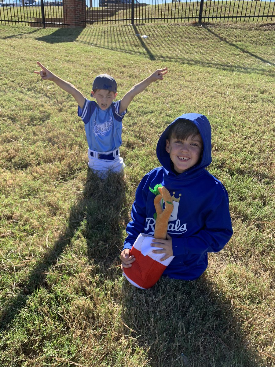 CarrieBeth84's tweet photo. 2 football games for the Raiders with lots of flag pulls, 2 baseball games with several good hits &amp; plays, then ending the evening cheering on the Demons &amp; a sleepover! 🏈⚾️😈🤘#carterman #football #baseball #lovemy6 #lovemy17 #sportslife @RyanOHall_96 @NSUDemons @NSUDemonsFB https://t.co/tnrtDuIQjW