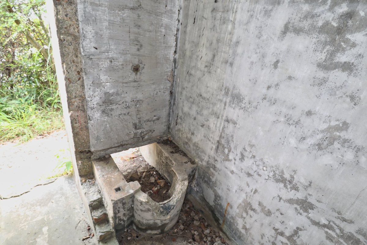 The_Spud's tweet photo. Mount Davis Battery, Hong Kong. I wouldn’t be British if I could pass a toilet without taking a photo ( & no, I wasn’t tempted!). #mountdavis https://t.co/KW5UBJsT7a