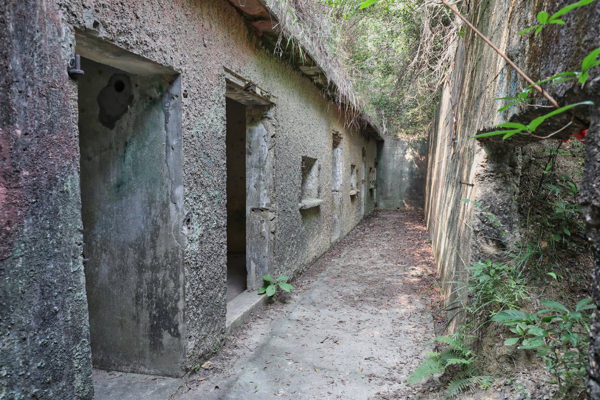 The_Spud's tweet photo. Mount Davis Battery, Hong Kong. Gun battery blast wall protected accommodation and store buildings in good condition. #mountdavis https://t.co/wqvAqGx7Qk