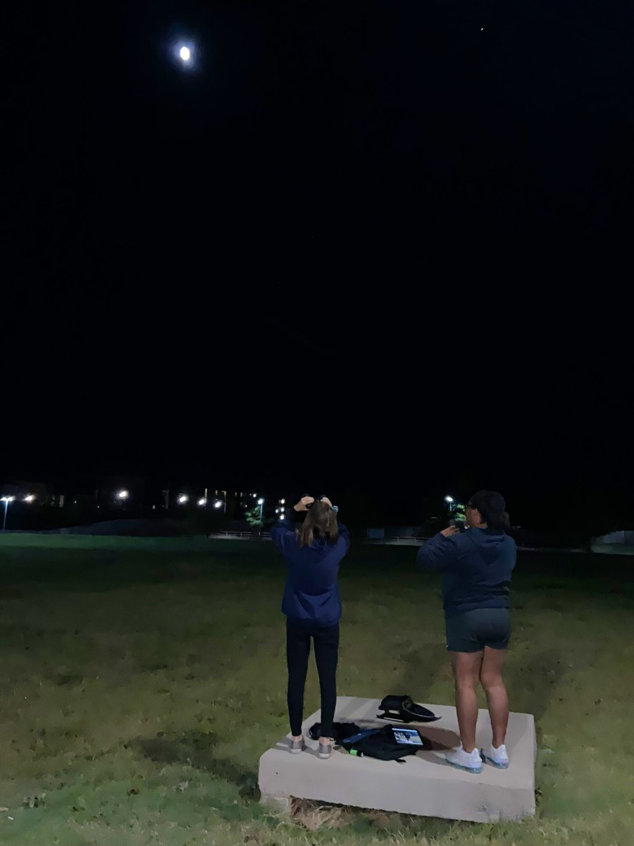 briannamesserr's tweet photo. Went moon gazing with the best girls on #internationalobservethemoonday! The moon is currently in its waxing gibbous phase. Through these binoculars I was able to see all its craters.🌚 https://t.co/kFetxHpfkK