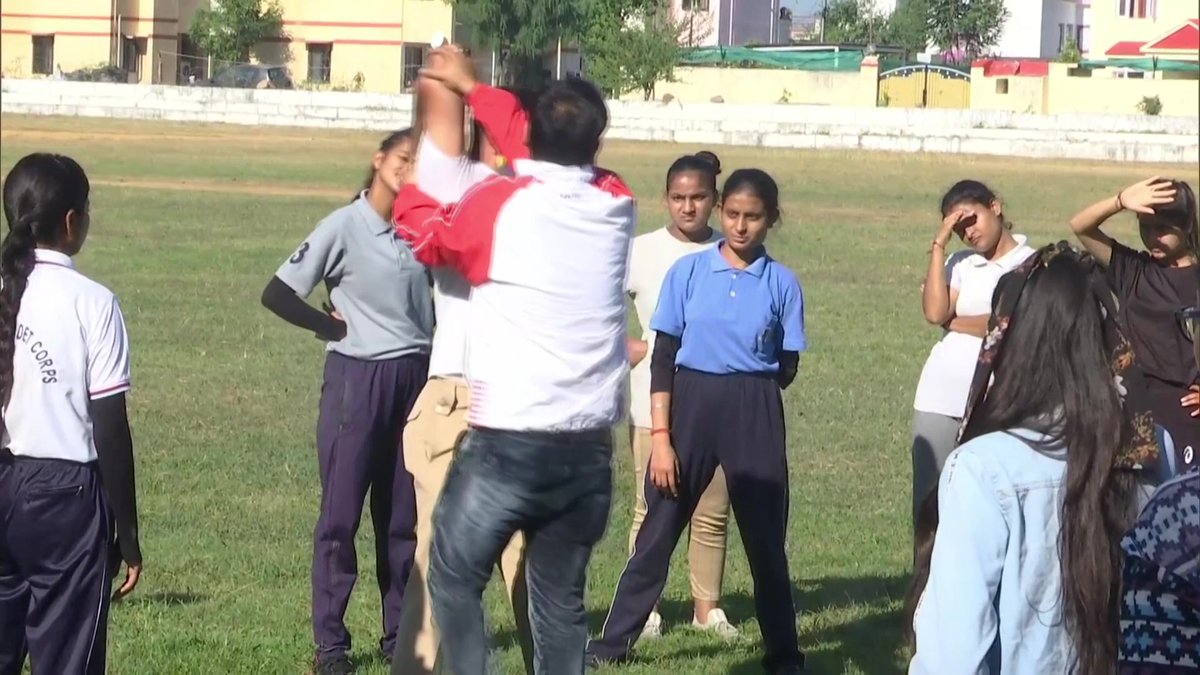 ANI's tweet photo. Jammu &amp; Kashmir | District Police Udhampur organizes one-month long self-defence training for girl students to empower them. Around 45 girl students from different schools are taking part in this training. https://t.co/gDxiHbfpTA