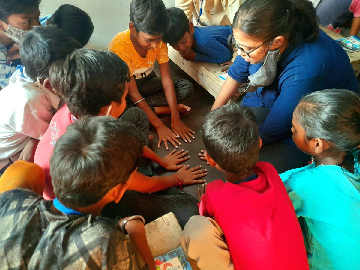 challengersgut's tweet photo. A workshop on #Health and #Good_Habits was conducted for the kids at #Challengers_Ki_Pathshala.
Volunteer Trushita explained everything very adequately to the children. During the workshop, kids got to discover #new_things and #learned a lot. https://t.co/mSdij4RvJ4