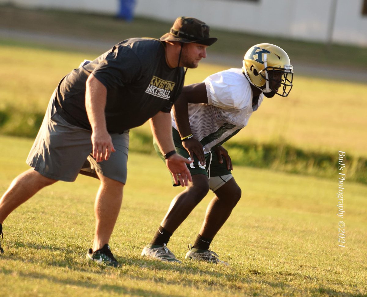 DrakeQuez's tweet photo. Training Day! 🏈💚💛 https://t.co/uID1Nu2k45