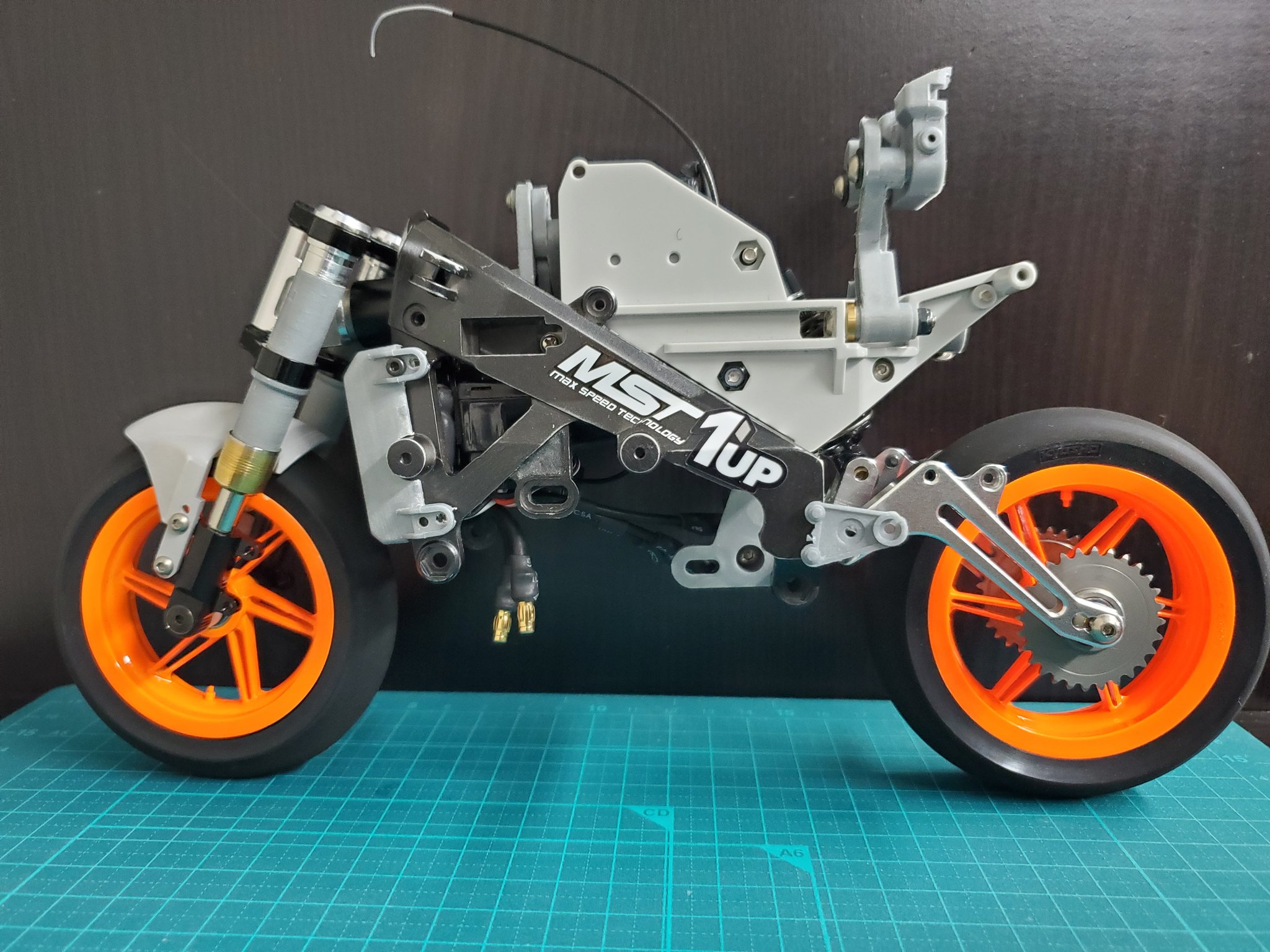 京商 ハングオンレーサー ブラシレス カスタム