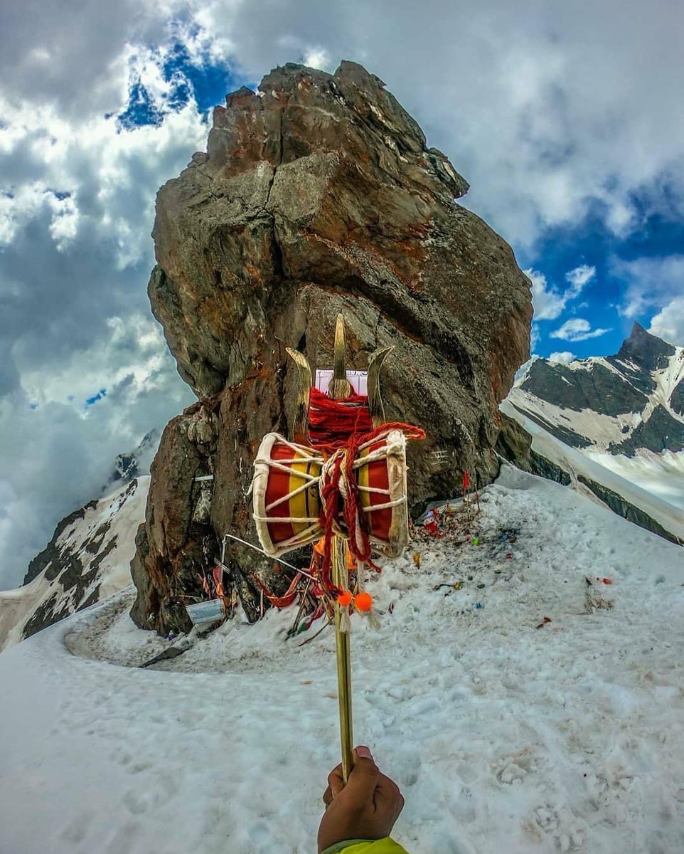 IndiaTales7's tweet photo. The mesmerising Shrikhand Mahadev - One of the 5 Kailash where Bhagwan Shiva lives. 
Hara Hara Mahadev! https://t.co/LBBB6wByww