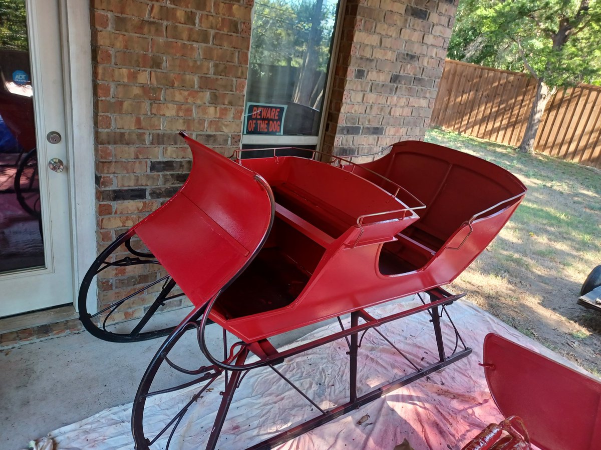 SantaLarry3's tweet photo. @SantaLarry3 getting the Sleigh ready for the Holidays. Had visitors age 3 1/2 & 5 yrs old vist w/their Paw-Paw Ken. I showed where the Elf is working on my patio & painting my Sleigh. OMG! It was a hit. #santaforall #IAMUP #santalarry
Per children - paint it "Candy Apple Red" https://t.co/vvZdMJtjsg