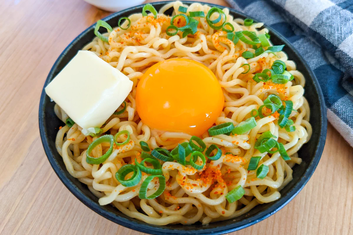 あの袋麺が油そば風に！「サッポロ一番みそラーメン」のアレンジレシピ！