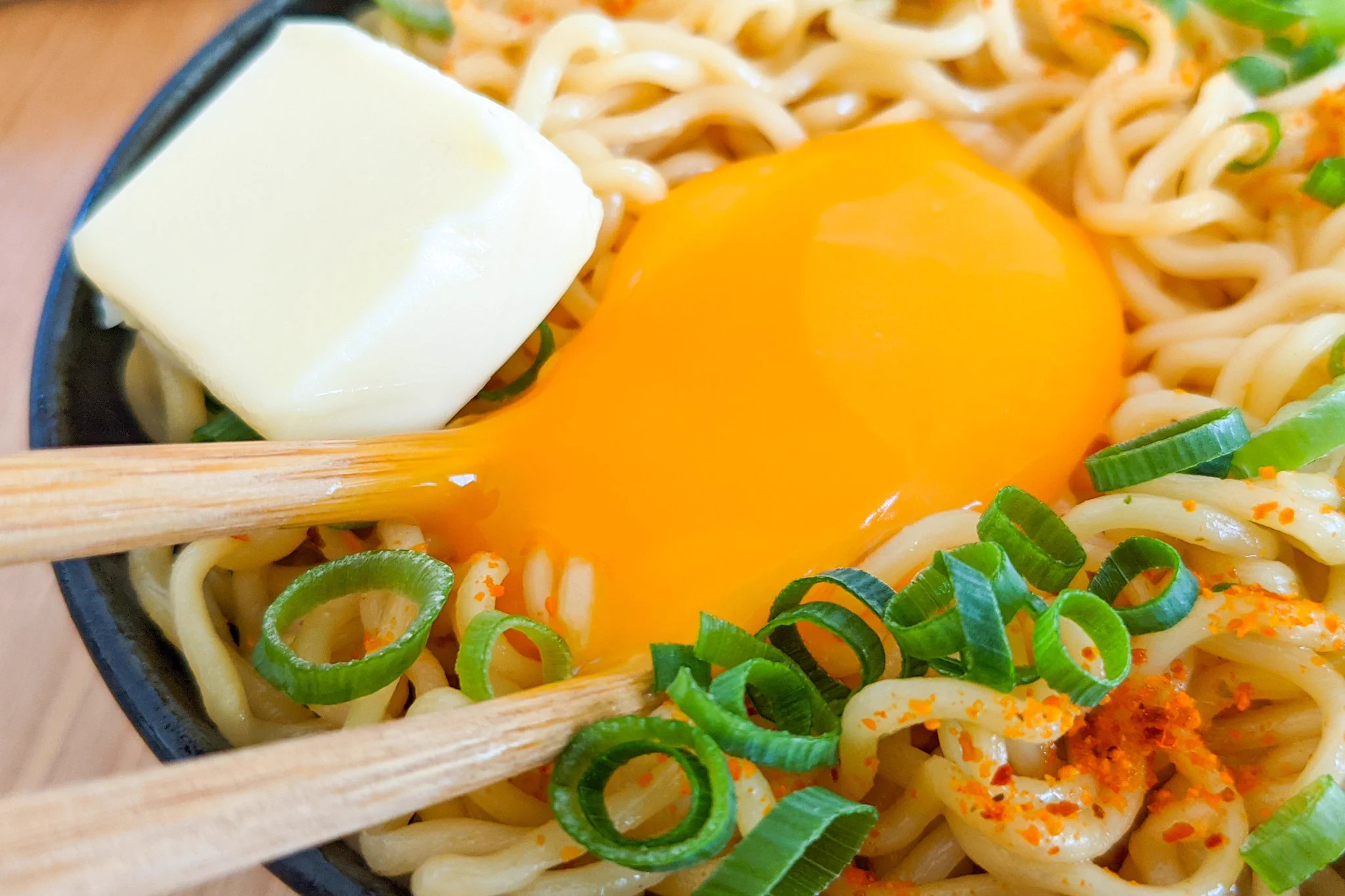 あの袋麺が油そば風に！「サッポロ一番みそラーメン」のアレンジレシピ！