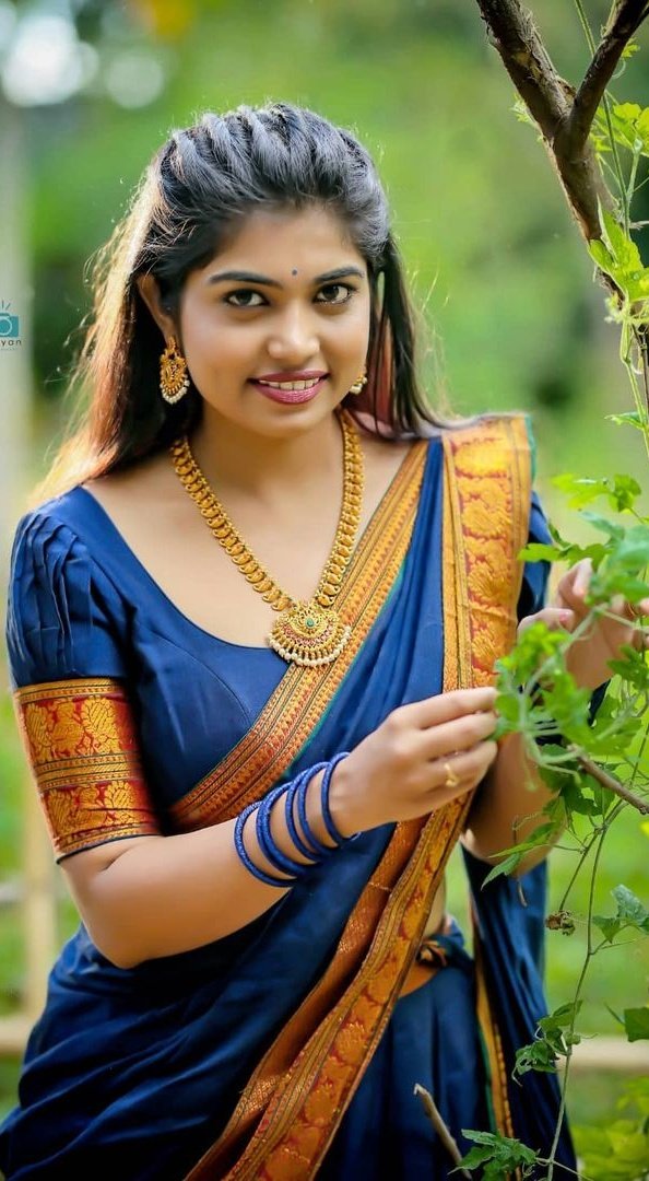 Hot Rithu Chowdary Biography, TV Actress Reethu Chowdary Telugu Hot heroine iiQ8