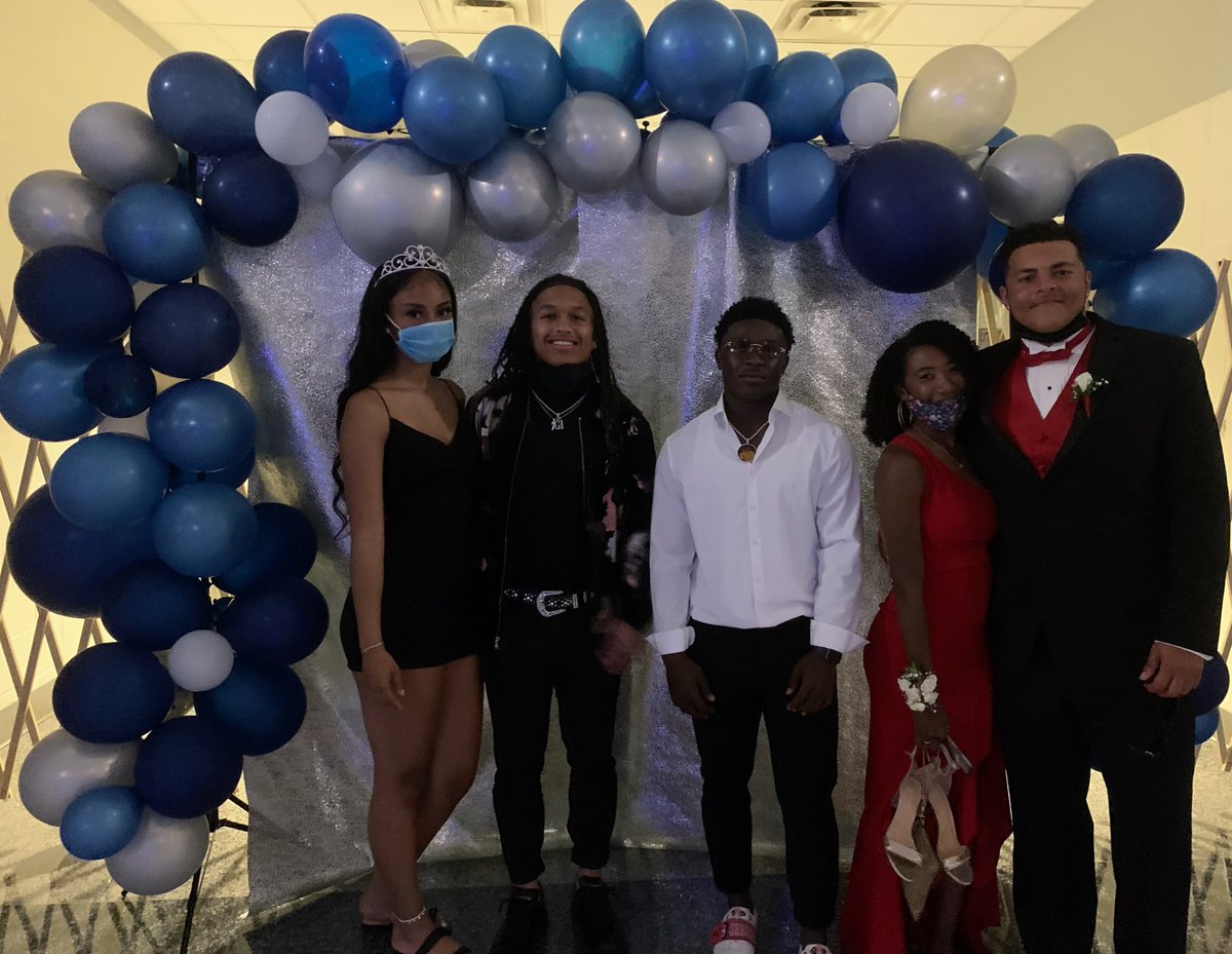 HawksSG's tweet photo. #HawkHomecoming was a great night! Thanks to everyone for your teamwork and support to make an amazing night for our students! 💙💚 @chadedaddy @fhansonic @drjconnor299 @SarahOlsavsky @CoachAnnaM @BellEducator @C_T_Schumacher #NccvtWorks https://t.co/R0cAJ0RXGW