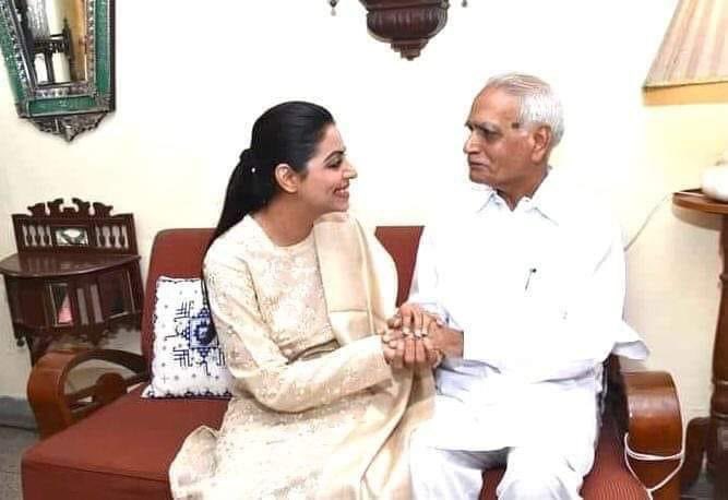 RamniwasGawriya's tweet photo. राजस्थान के पूर्व कैबिनेट मंत्री श्री महिपाल मदेरणा जी के निधन के समाचार अत्यंत दुखद है।
ईश्वर सें प्रार्थना है कि दिवंगत आत्मा को शांति प्रदान करें एवं परिवारजनों को यह आघात सहने की शक्ति दें। https://t.co/Hku2JvfQBO