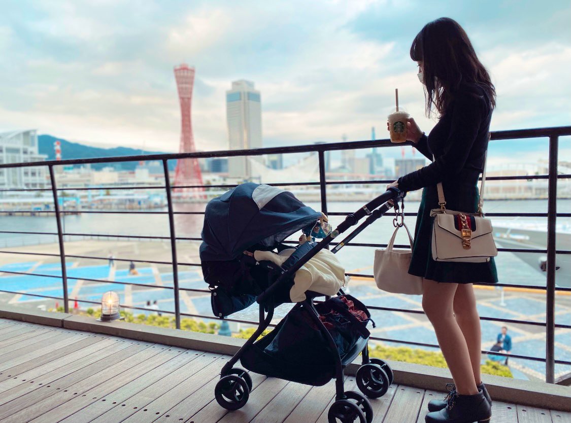 sRctnari's tweet photo. ベビーカーデビュー👶🏻🚗💛
ポートタワーのライトアップも見れた🥰✨
久しぶりの神戸良きすぎた。 https://t.co/dNsAy6bg6G