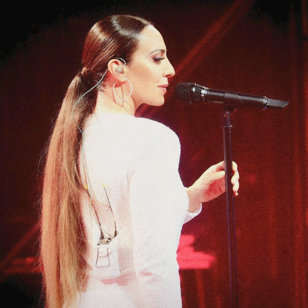 EternalPaquita's tweet photo. 𝗗𝗶𝘃𝗮𝘀 𝗟𝗮𝘀 𝗩𝗲𝗴𝗮𝘀.

Un año más siendo parte de este maravilloso espectáculo, no cabe duda que me siento honrada por ser parte de las cantantes en el line up. Pude presentar en directo mi último sencillo, 𝗧𝘂́ 𝘆 𝗬𝗼 𝘆 𝗲𝗹 𝗹𝗼𝗰𝗼 𝗔𝗺𝗼𝗿. 🌈

#DivasLasVegas21 https://t.co/e1gnB3c1Hi