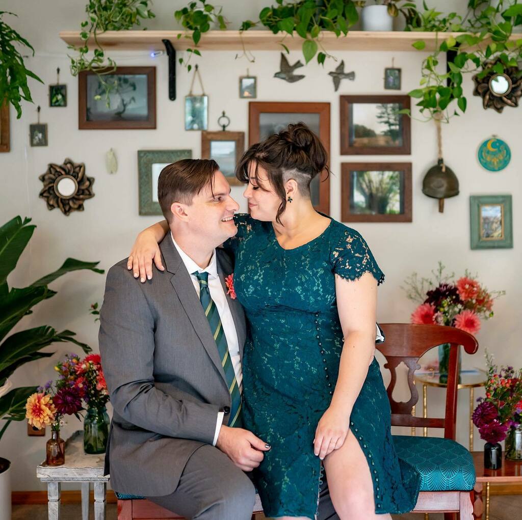 soper_photo's tweet photo. Happy Wedding Day, Claire and Kevin! I adore at-home elopements, especially when they have gorgeous living rooms, and incredible humans like this. π» #seattleelopement #seattleweddingphotographer #seattlewedding #microwedding #athomewedding #plantpareβ¦ https://t.co/VmKqm1PSaR https://t.co/GnEPSV7g7q