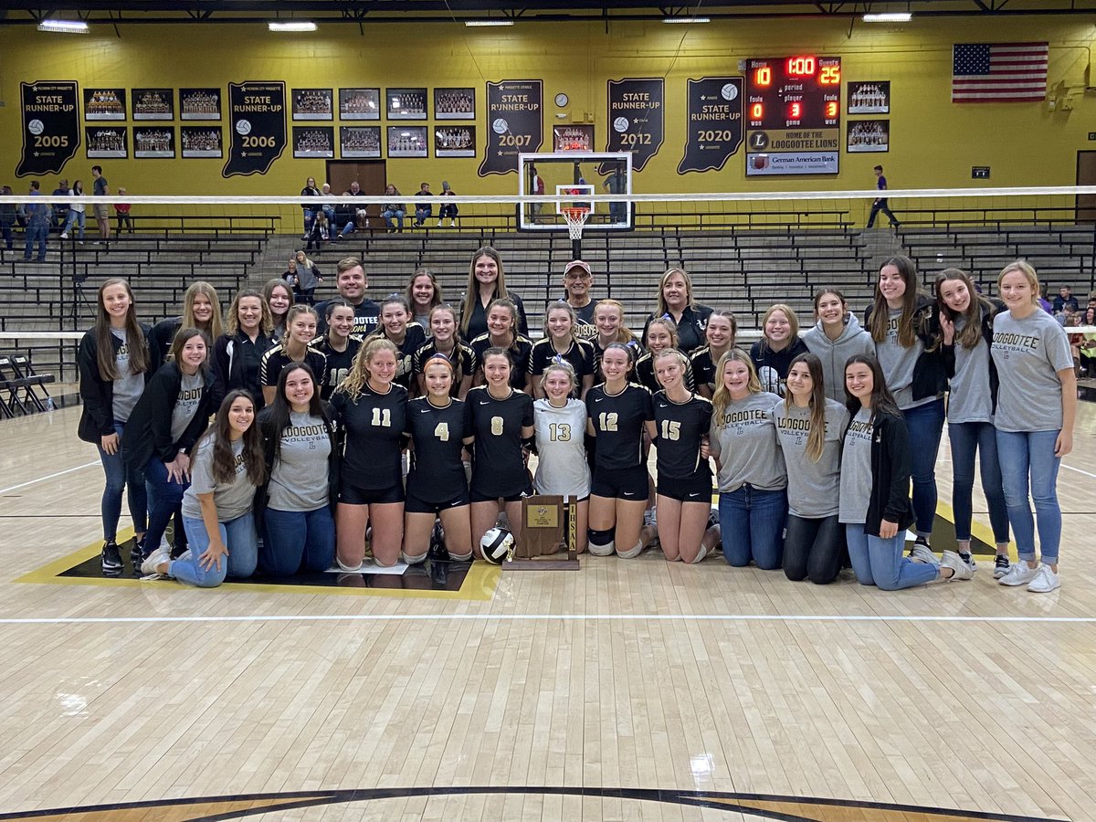 LoogooteeVball's tweet image. Sectional 63 Sectional Champions!! #LHSVB #TBH