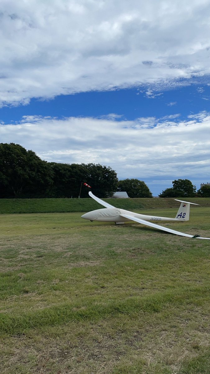 okazakiglider's tweet photo. 予想以上の強風により、お昼休み中。
#glider #DuoDiscus #okazaki #okazakicity #グライダー #滑空機 #岡崎 #岡崎市 https://t.co/UKDFwb5n2W