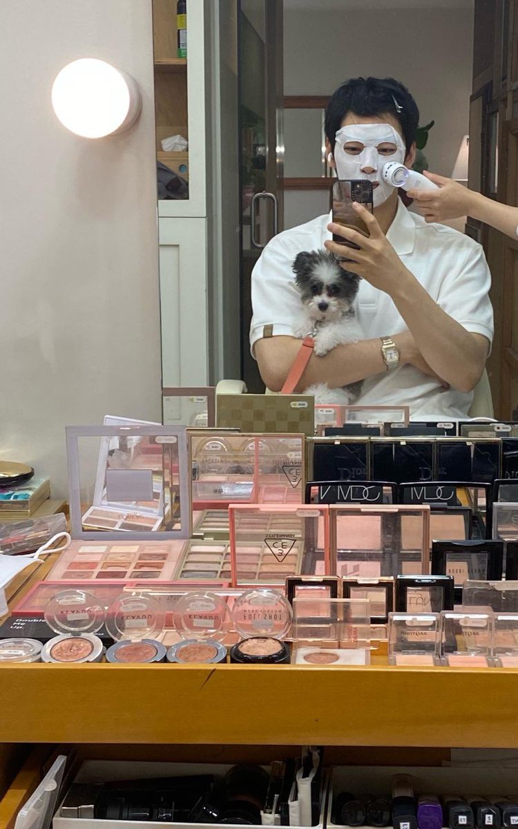 Is it possible for one to resist something cute? Meaning I would never relate with the sight of my little friend in frame. And I thought everyone would love a glimpse of its loveliness so, here you go.