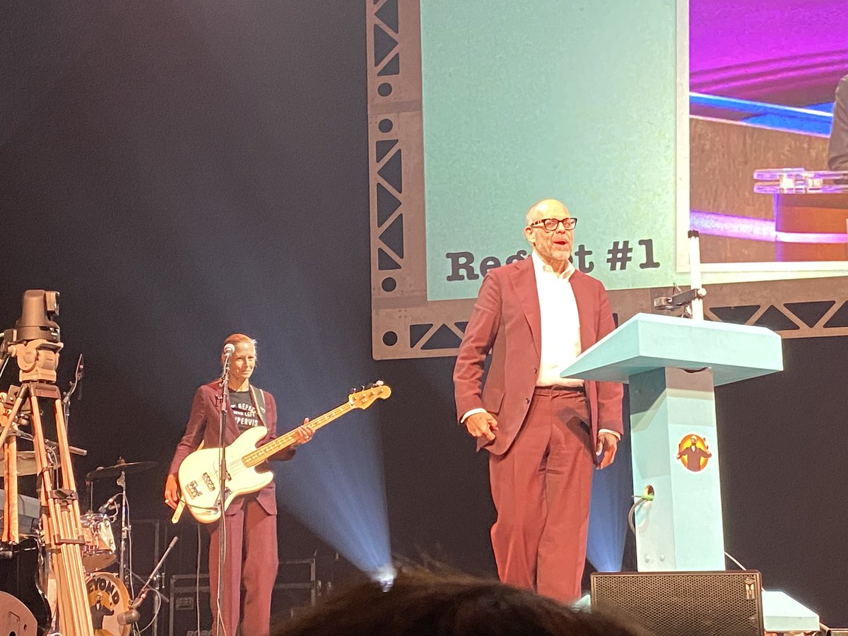 awesomejat's tweet photo. @altonbrown #BeyondTheEats had a fabulous time with AB, Elizabeth and the rest of the crew at the Chicago show tonight. Thank you for all the laughs. Back to getting my fix with QQ. https://t.co/CeGhmoU2Kl