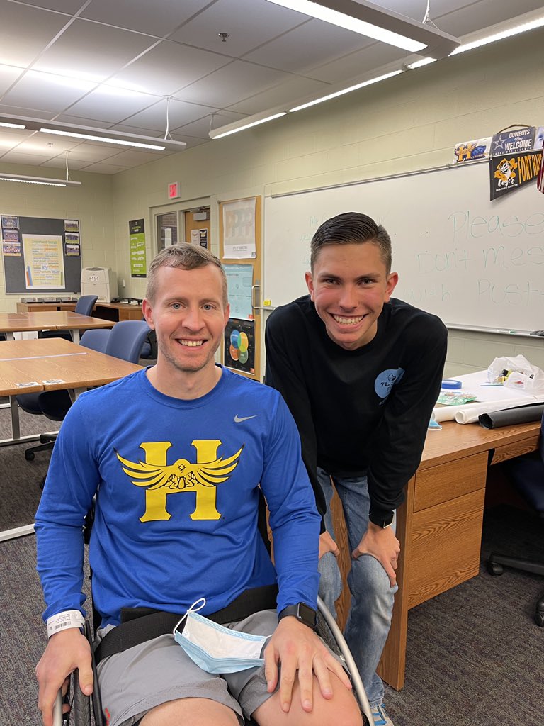 the_sweettreat_'s tweet photo. The dynamic duo has reunited! #evansstrong @MrCoachEvans @DaltonEstes18 https://t.co/1yeCbILxfW