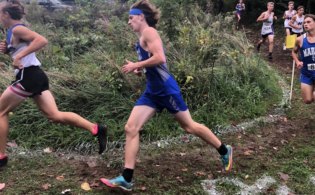EHSBoysXC's tweet photo. These four ran valiant races today, although they did not move on to Semi-State. Francisco had his usual, steady race; Jacob was within 1 second of a SB; David rebounded from a tough race last week; and Logan ran a PB by 27 seconds!
GOOD JOB LIONS! https://t.co/5756edSe7t