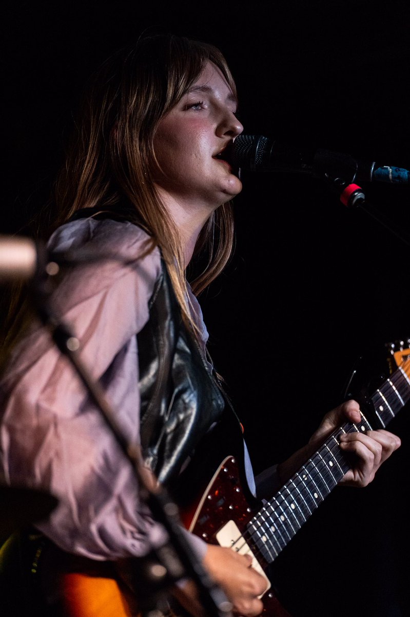 fantailmedia's tweet photo. .@madicunningham last night @TurfClubMN ; 📷 for @FirstAvenue . #firstthreesongs #fullroom #supportlivemusic https://t.co/7mXZQWdO72