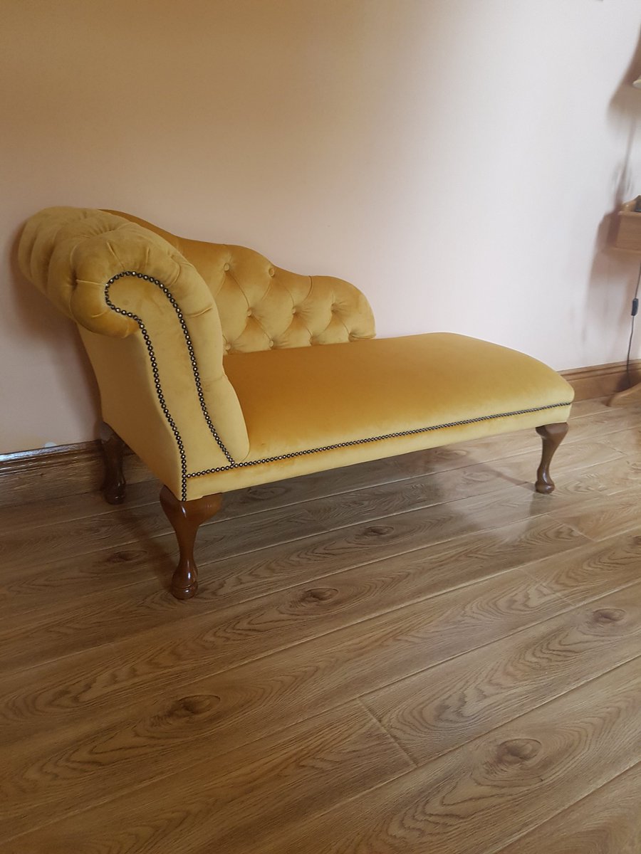 thesofamaster's tweet photo. Custom made Chase lounge for a hallway. #bespokefurniture #upholstery #chaselounge https://t.co/SIzhAVo4Gx