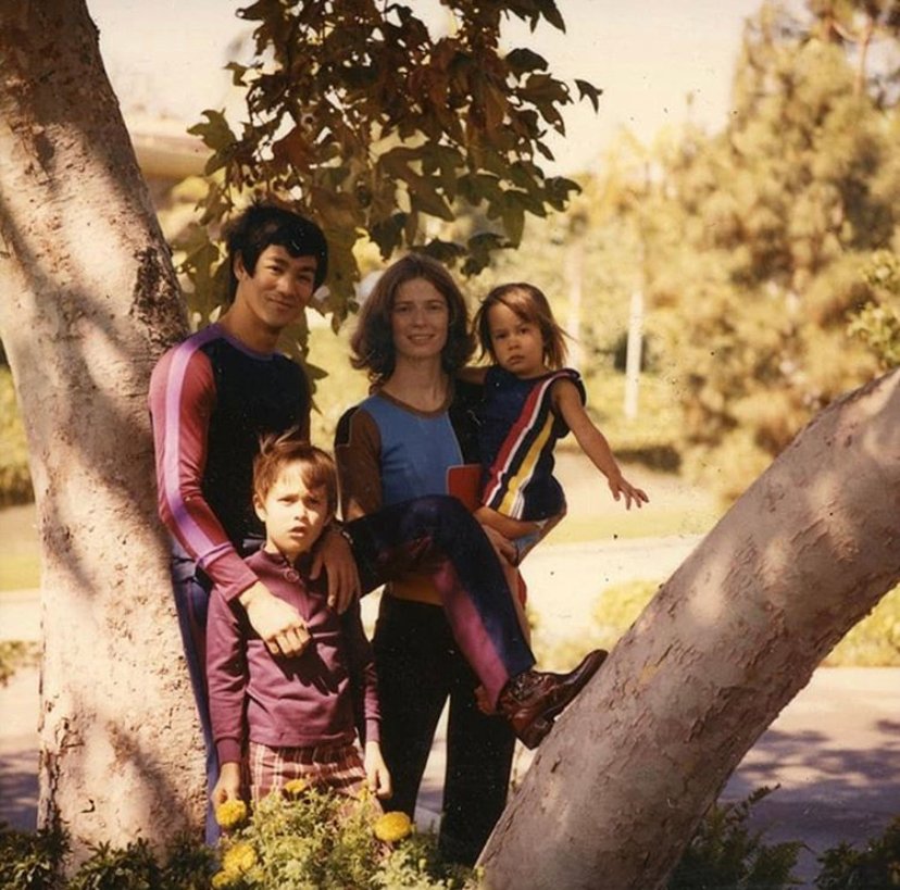 brucelee's tweet photo. 👨‍👩‍👧‍👦 https://t.co/gS3mBia6Mf