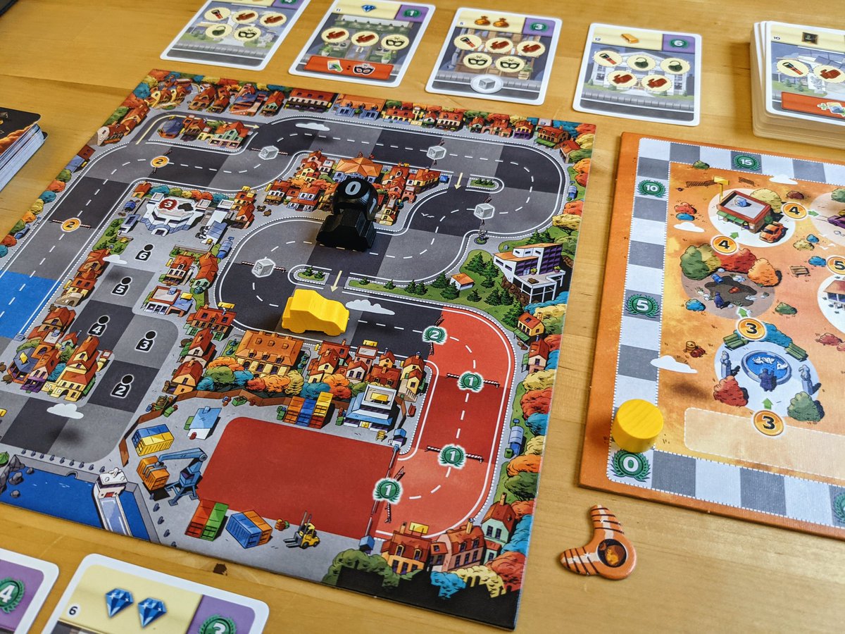 maeppiz's tweet photo. Achtung, die Sneaky Tacos treiben ihr Unwesen in der Stadt und die Polizei ist ihnen zwar auf den Fersen, aber auch nicht mehr. Erste #solo Partie #badcompany @AportaGames macht echt Laune! #boardgames #Essen21 https://t.co/otmB0QXLqt